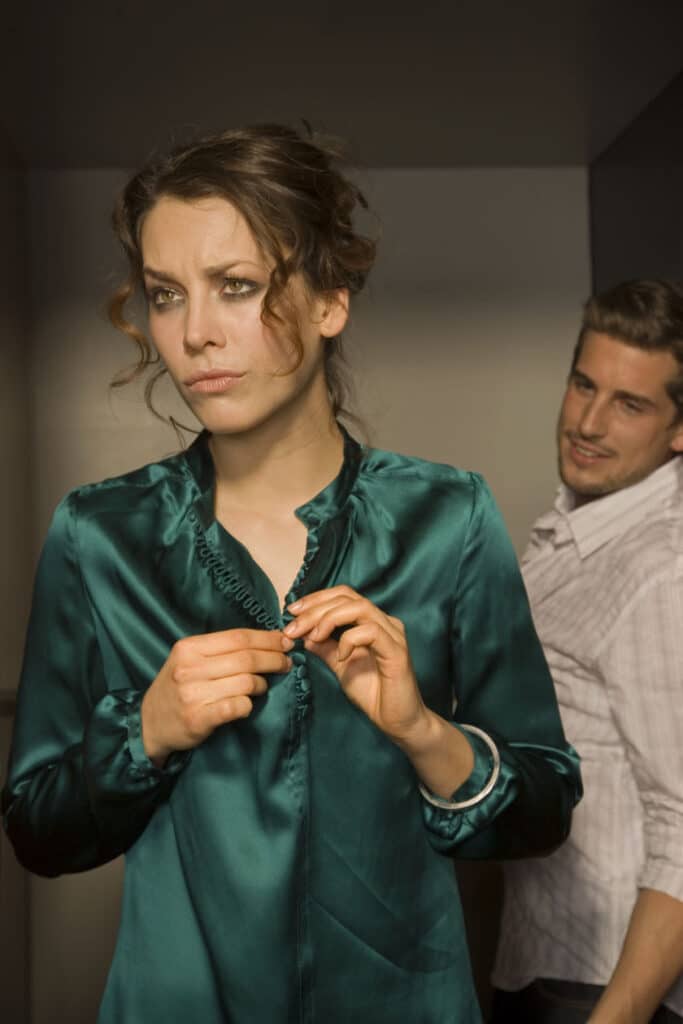 Warum Frauen dazu neigen, Männer, die es gut mit ihnen meinen, in die Freundschaftszone zu stecken 3 Anziehung ist chemisch. Sie ist instinktiv.